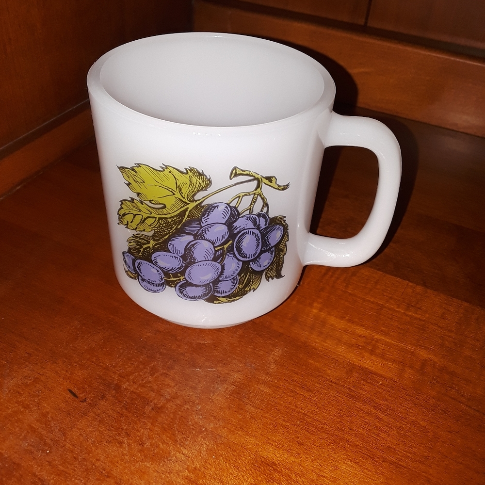 Vtg Glassbake coffee mug with grapes on it